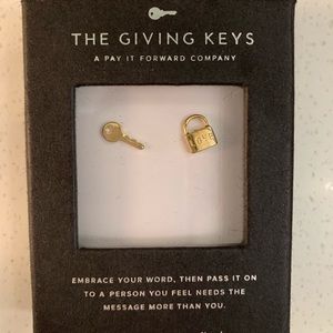 NWOT - The Giving Keys Earrings 🔑